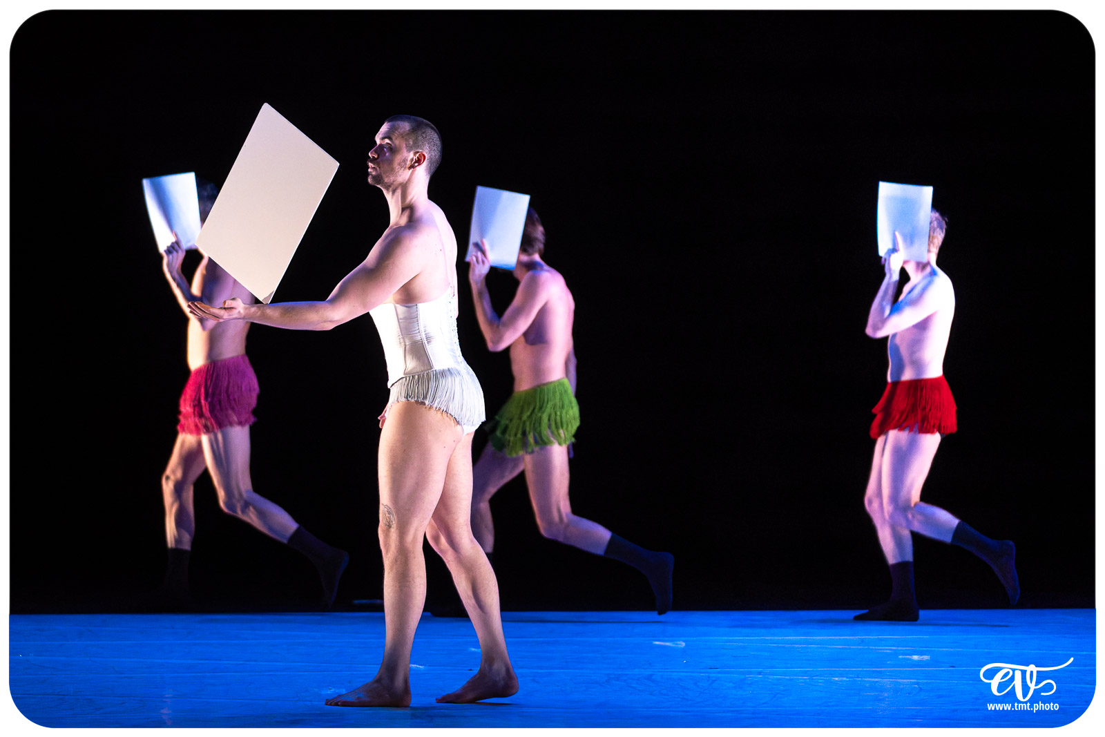 A4 (COMME LA FEUILLE) CIE CHICOS MAMBO